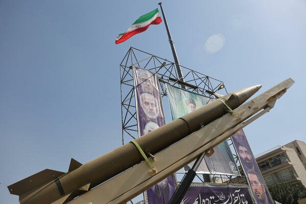 BMT Eronga qarshi sanksiyalarni qayta tikladi