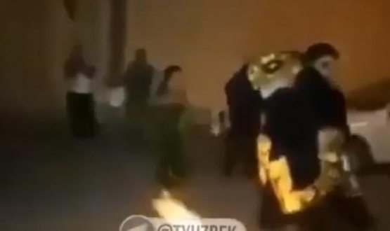 Video: Samarqandda to‘yda kuyovni olovga tushirib yuborishdi