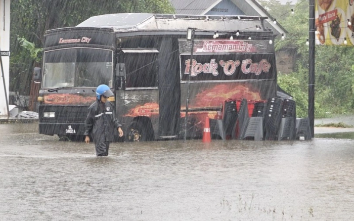 Малайзияда сув тошқинлари сабаб 18 мингдан ортиқ киши эвакуация қилинди