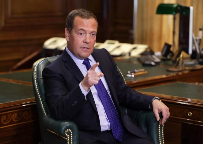 Medvedev Zelenskiyning ofisiga Qrimdagi tergov hibsxonasidan olingan videoni taklif qildi