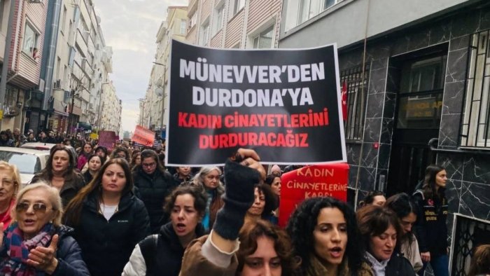 Туркияда аёллар ўзбекистонлик аёлнинг ўлдирилиши ортидан намойишларга чиқди