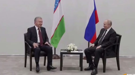 Mirziyoyev Qozonda Putin bilan uchrashdi