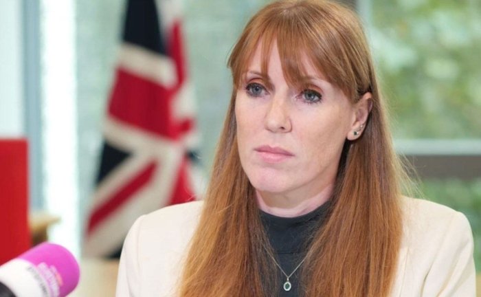 Буюк Британияда амалдор уй хариди учун солиқни тўлиқ тўламагани сабабли истеъфога чиқди