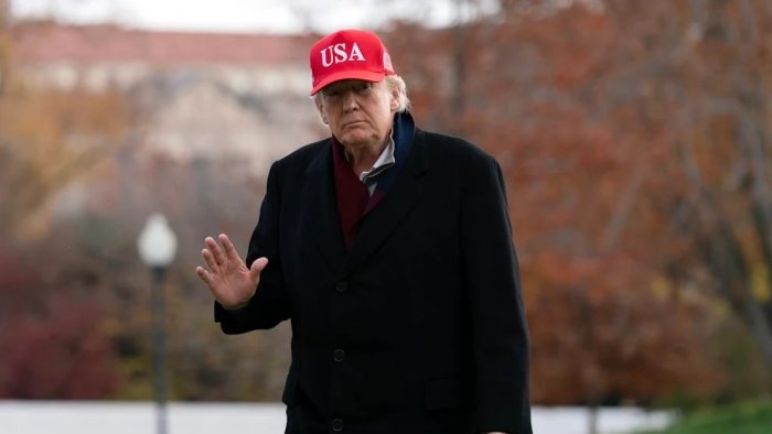 АҚШ суди Трамп администрациясининг мигрантларни тезлаштирилган тарзда депортация қилиш режаларини тўхтатди