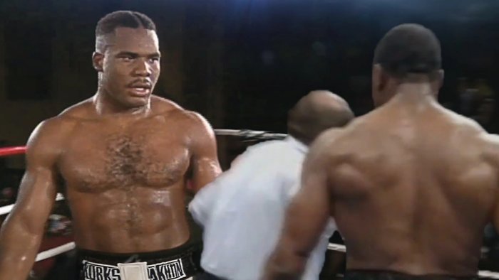 Nigeriyalik bokschi 26 yillik tanaffusdan so‘ng g‘alaba qozondi va Usikni jangga chaqirdi