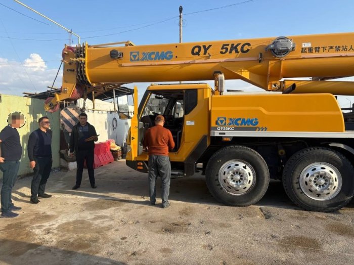 Samarqand MIB qidiruvida bo‘lgan avtokran Navoiy viloyatida davlat raqamisiz ishlayotganda topildi