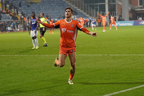 Turkiya matbuoti Eldor Shomurodovni e’tirof etmoqda