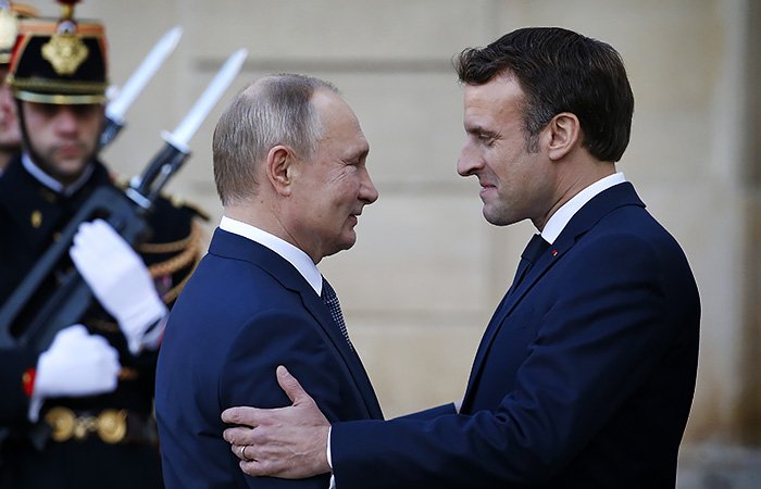 Макрон Путин билан телефон суҳбати чоғида Украинада “имкон қадар тезроқ” ўт очишни тўхтатишга чақирди Макрон Путин билан телефон суҳбати чоғида Украинада “имкон қадар тезроқ” ўт очишни тўхтатишга чақирди
