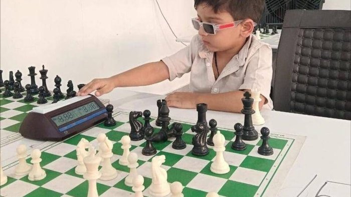Hindistonlik 3 yoshli bolakay shaxmat tarixiga kirdi