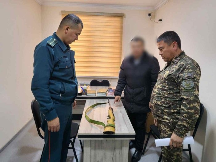 Jizzaxda hech qanday hujjatsiz pnevmatik qurol olib yurgan fuqaro aniqlandi