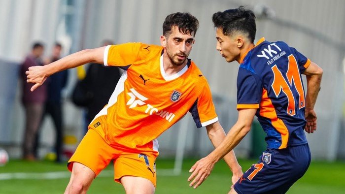 Аббосбек Файзуллаев «Башакшеҳир» сафида икки томонлама ўйинда иштирок этди