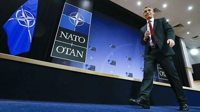Россия НАТОнинг ваколатхонасини вақтинча тўхтатиб туради