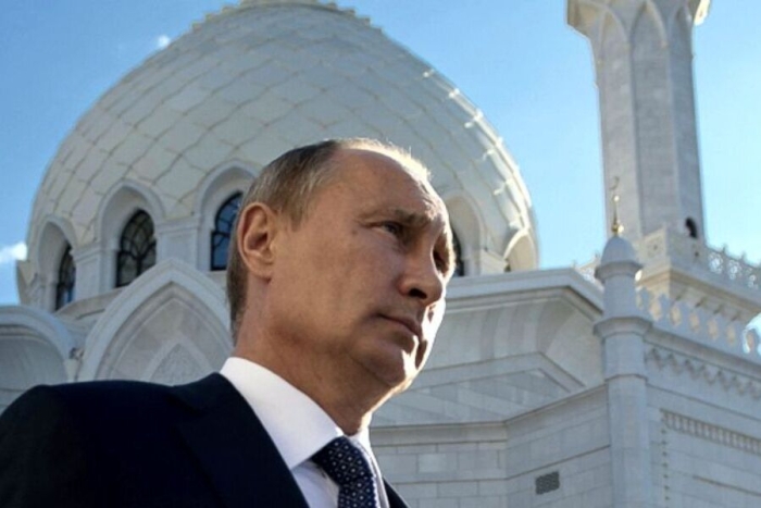 Путин Россия мусулмонларини ҳайит билан табриклади