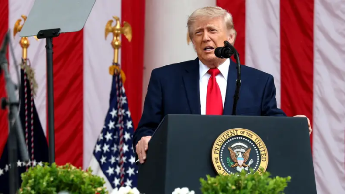 Tramp Amerika mustaqilligining 250 yilligini siyosiy sahnaga aylantirmoqda — BBC tahlili
