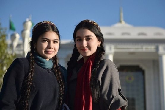 Turkmaniston xotin-qizlariga prezident sovg‘asi sifatida 17 dollardan tarqatilmoqda