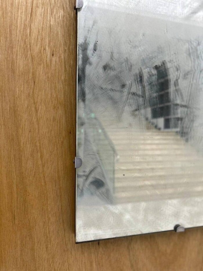 Фаррош санъат асарини расво қилди