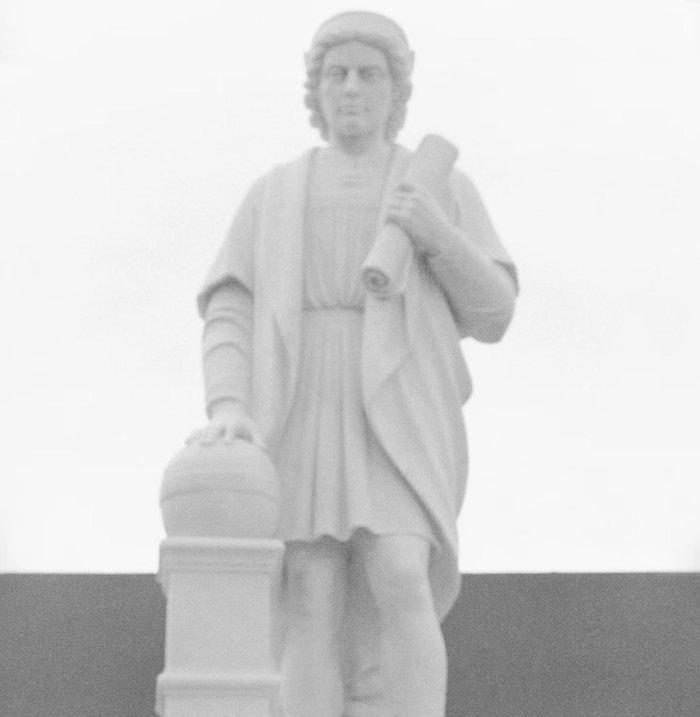 Tramp Oq uy yaqinida Xristofor Kolumb haykalini o‘rnatmoqchi