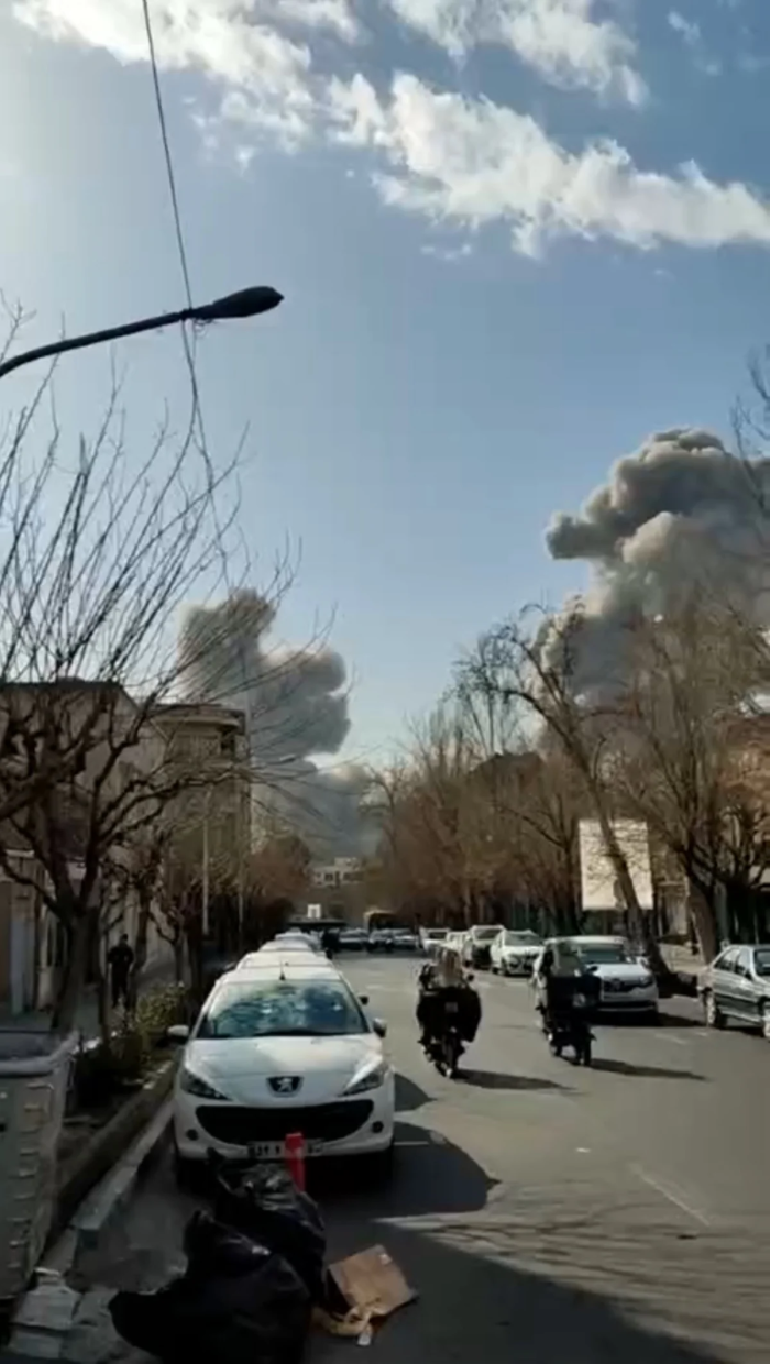 Хоменейнинг Теҳрондаги офисига ҳужум қилинди