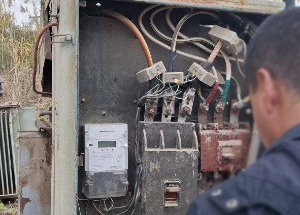 Elektr energiyasidan samarasiz foydalanib kelgan korxonaga qo‘lga tushdi