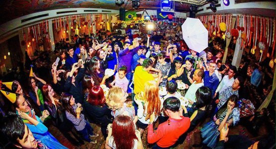 Yuqori sifatli porno video Jinsiy oral seks shafqatsiz