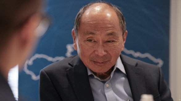 "Tarixning otasi" Fukuyama: Tramp Ukrainani birlashtiradi