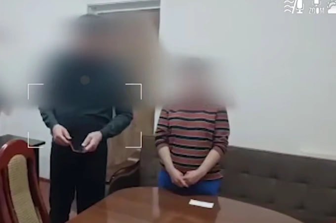 Тошкент аэропортида уч аёлни Россияга фоҳишаликка олиб кетаётган аёл қўлга олинди