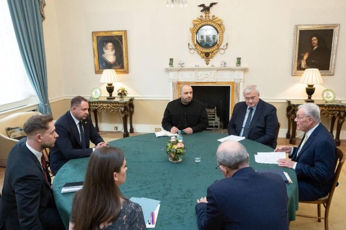 Украина президенти девони раҳбари АҚШ президенти махсус вакили билан Лондонда учрашди Украина президенти девони раҳбари АҚШ президенти махсус вакили билан Лондонда учрашди