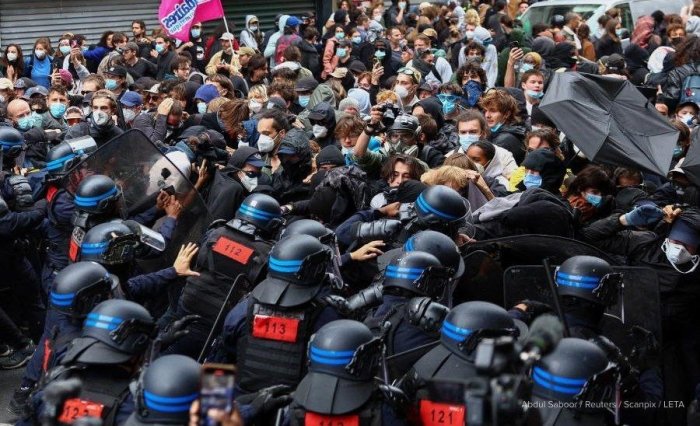 Fransiyada hukumat almashinuvi fonida norozilik namoyishlari davom etmoqda