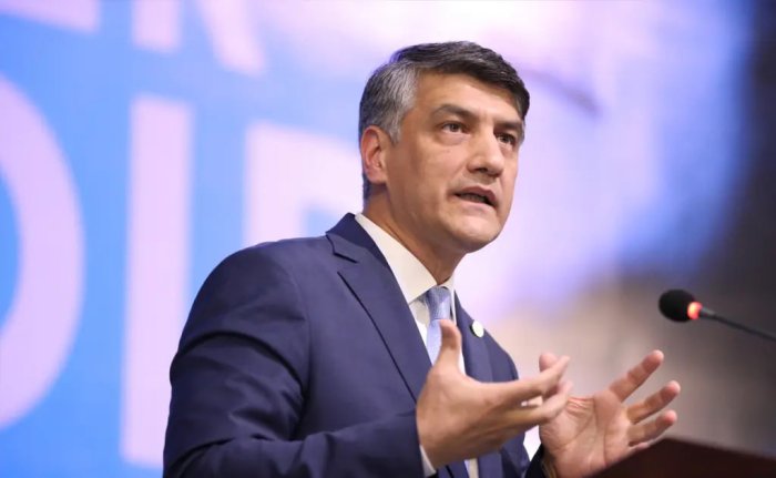 Alisher Qodirov futbolchilarga: "Kongo bilan o‘zingiz uchun o‘ynang, futbolchi nonini yeyapsiz, g‘ururingizga o‘t tushdi"