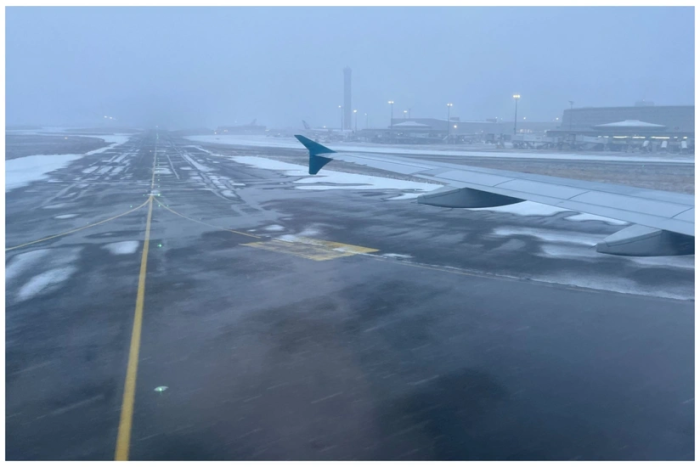 Париж аэропортларида қор ва муз туфайли 150 га яқин рейс бекор қилинди