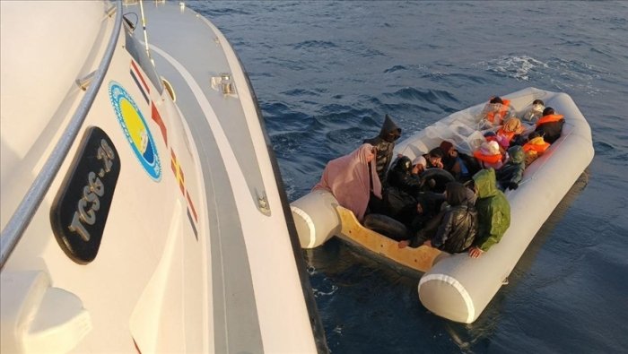 Turkiya qirg‘oq xavfsizligi guruhlari noqonuniy muhojirlarni qutqardi Turkiya qirg‘oq xavfsizligi guruhlari noqonuniy muhojirlarni qutqardi