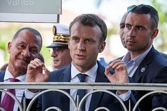 Макрон Франциядаги сиёсий инқироз учун жавобгарларни топди