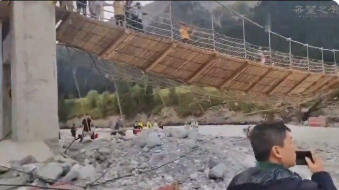 Осма кўприкнинг қулаши натижасида 5 киши ҳалок бўлди