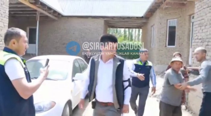 Гулистонда сув таъминоти ходимлари қарздор ва унинг ўғли томонидан калтаклангани юзасидан расмий изоҳ берилди