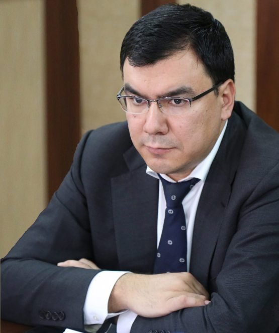 Aziz Abduhakimov sog‘liqni saqlash, farmasevtika va boshqa yo‘nalishlarga rahbarlik qilishdan ozod etildi