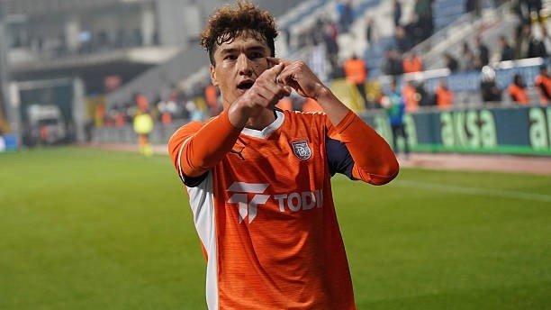 «Barselona» yoki «Real»? Shomurodov tanlov qildi