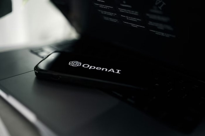 OpenAI sun’iy intellektni “telefonlar o‘rnini bosuvchi” qurilmaga aylantirmoqchi