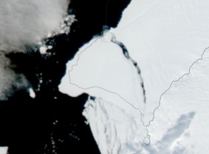 Antarktidada London kattaligidagi aysberg parchalanib ketdi