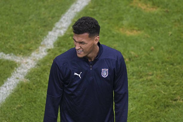 Германиялик футболчини икки ой ичида тўрт марта тунашди