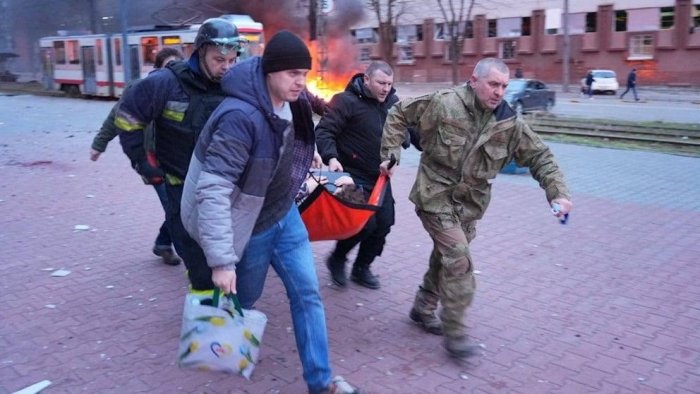 Rossiyaning Zaporojye markaziga bergan zarbasi oqibatida kamida 13 kishi halok bo‘ldi 