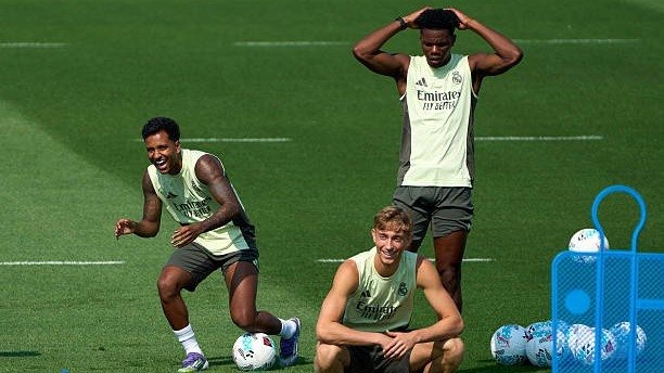 "Реал" "Манчестер Юнайтед"га ўз футболчисини 90 млн еврога сотишдан бош тортди