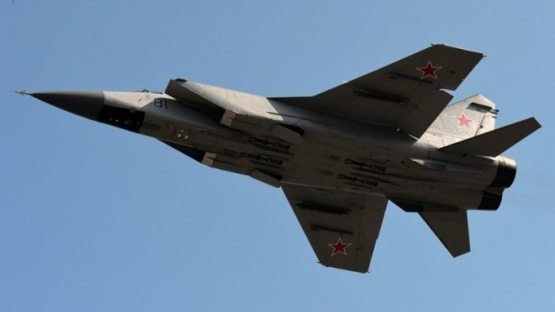 Путинга «ханжар»ли МиГ-31 қирувчи самолёти намойиш этилди Путинга «ханжар»ли МиГ-31 қирувчи самолёти намойиш этилди