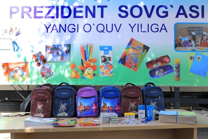 Мактабларга 1-синф ўқувчилари учун “Президент совғаси” ни етказиб бериш бошланди