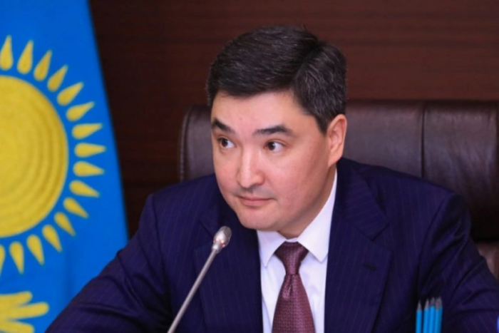 Қозоғистон бош вазири Ўзбекистон билан чегарада поездларнинг кечикиши учун айбдорларни жазолашни талаб қилди