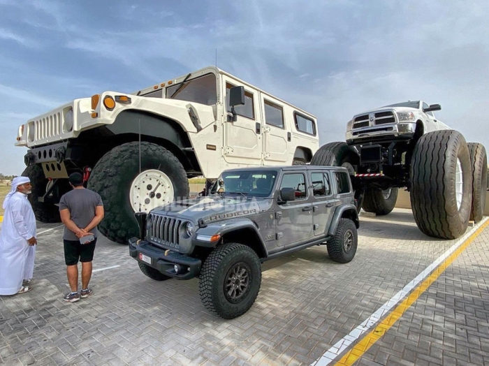 Абу-Даби шайхи ўзига дунёдаги энг катта Hummerni ясатди Абу-Даби шайхи ўзига дунёдаги энг катта Hummerni ясатди