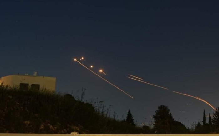 Isroil armiyasi Eron yana raketalar uchirganini ma’lum qildi Isroil armiyasi Eron yana raketalar uchirganini ma’lum qildi