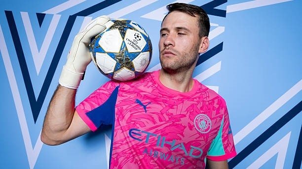 "Манчестер Сити" футболчиси қўшнилари билан келиша олмаяпти