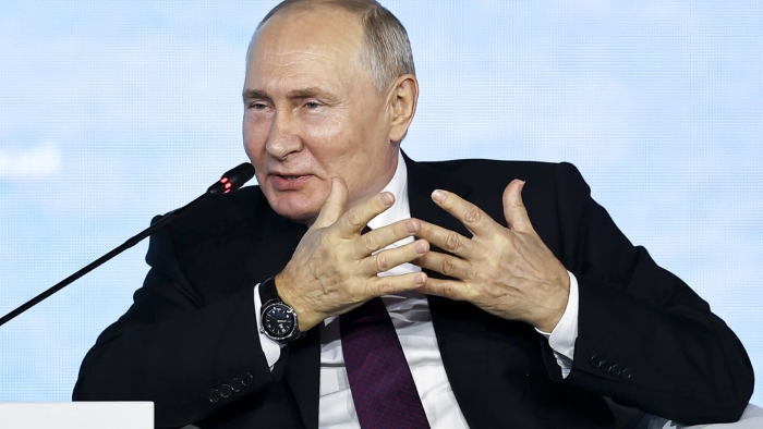 Путин Украинани “ўзгалар ноғорасига ўйнамасликка” чақирди