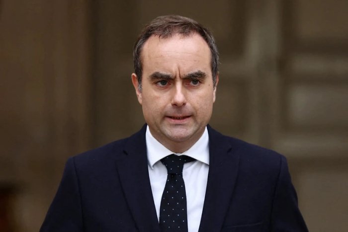 Франция бош вазир яна истеъфога чиқиши мумкин - "Бемаънилик билан шуғулланиш ниятим йўқ"