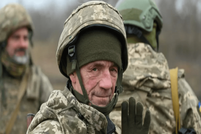 Украина 60 ёшдан ошган эркакларни фронтга юборишни таклиф қилмоқда Украина 60 ёшдан ошган эркакларни фронтга юборишни таклиф қилмоқда